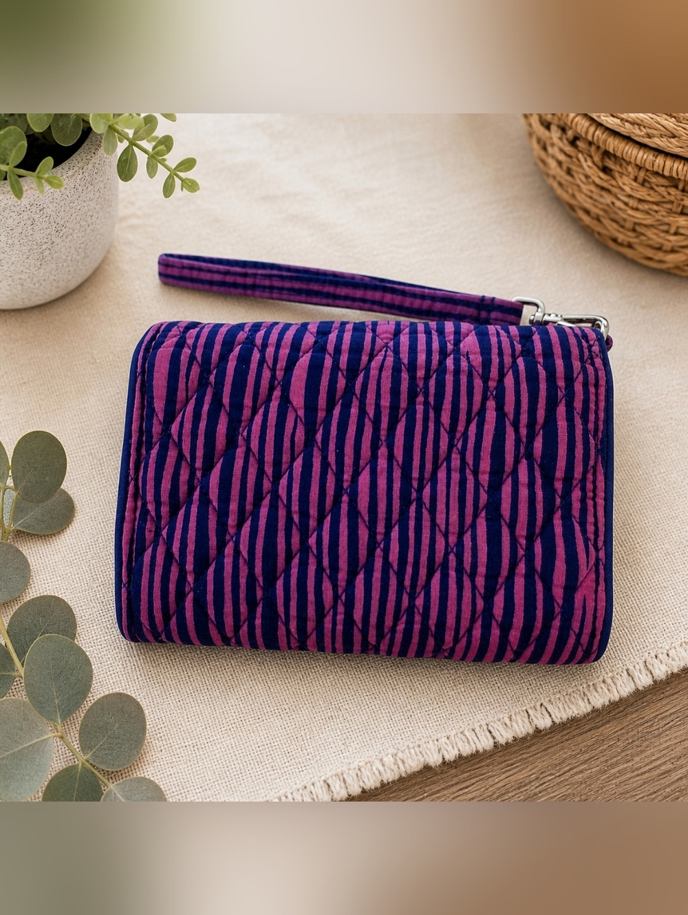 Vera Bradley Quilted Wristlet Wallet Purple Pink EUC Silver Hardware - Picture 2 of 6